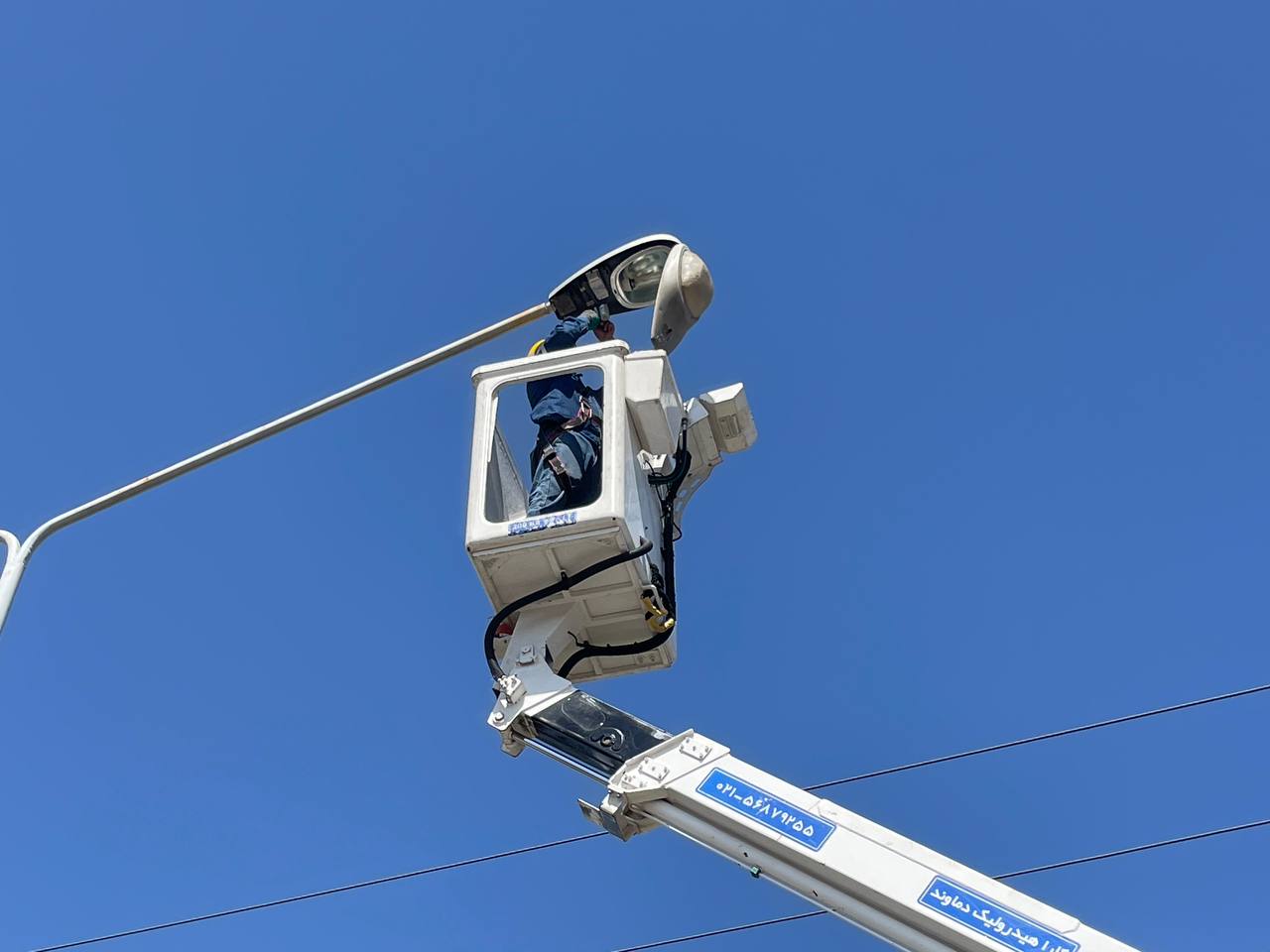 تعویض لامپ های روشنایی معابر شهرک صنعتی خیام