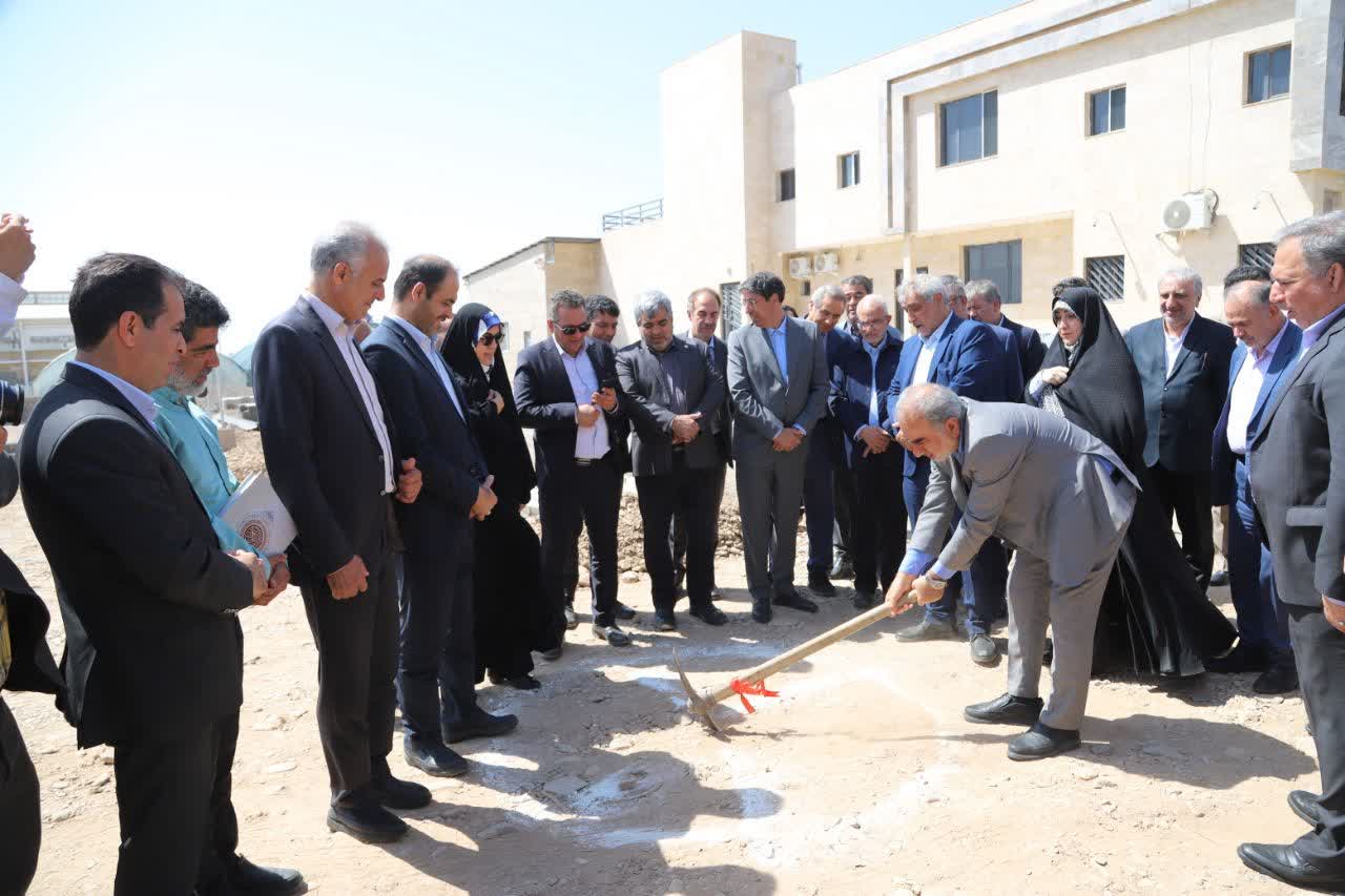 کلنگ زنی آغاز عملیات اجرایی فیبر نوری در شهرک صنعتی خیام